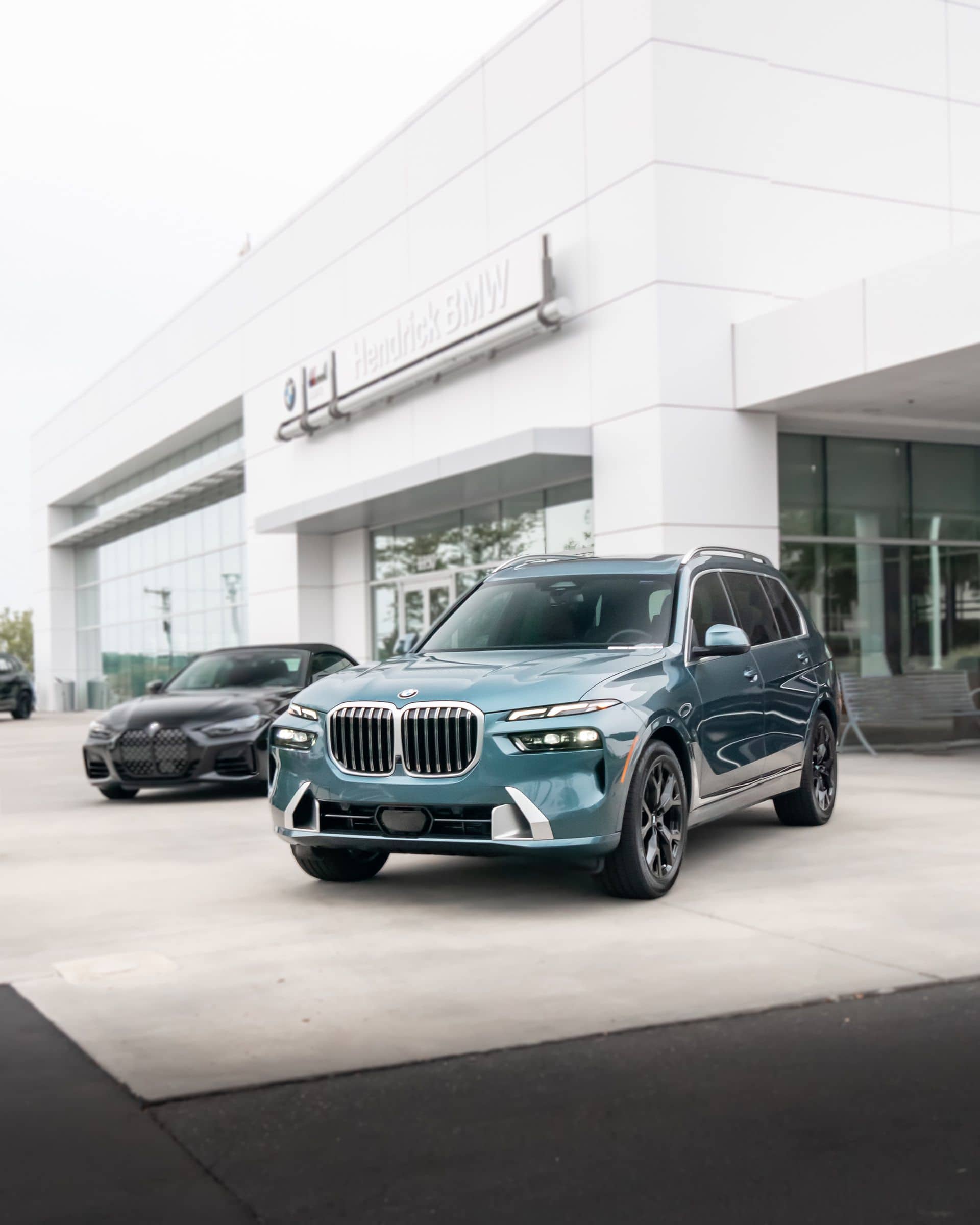 2023 BMW X7 Facelift shows the Blue Ridge Mountain color