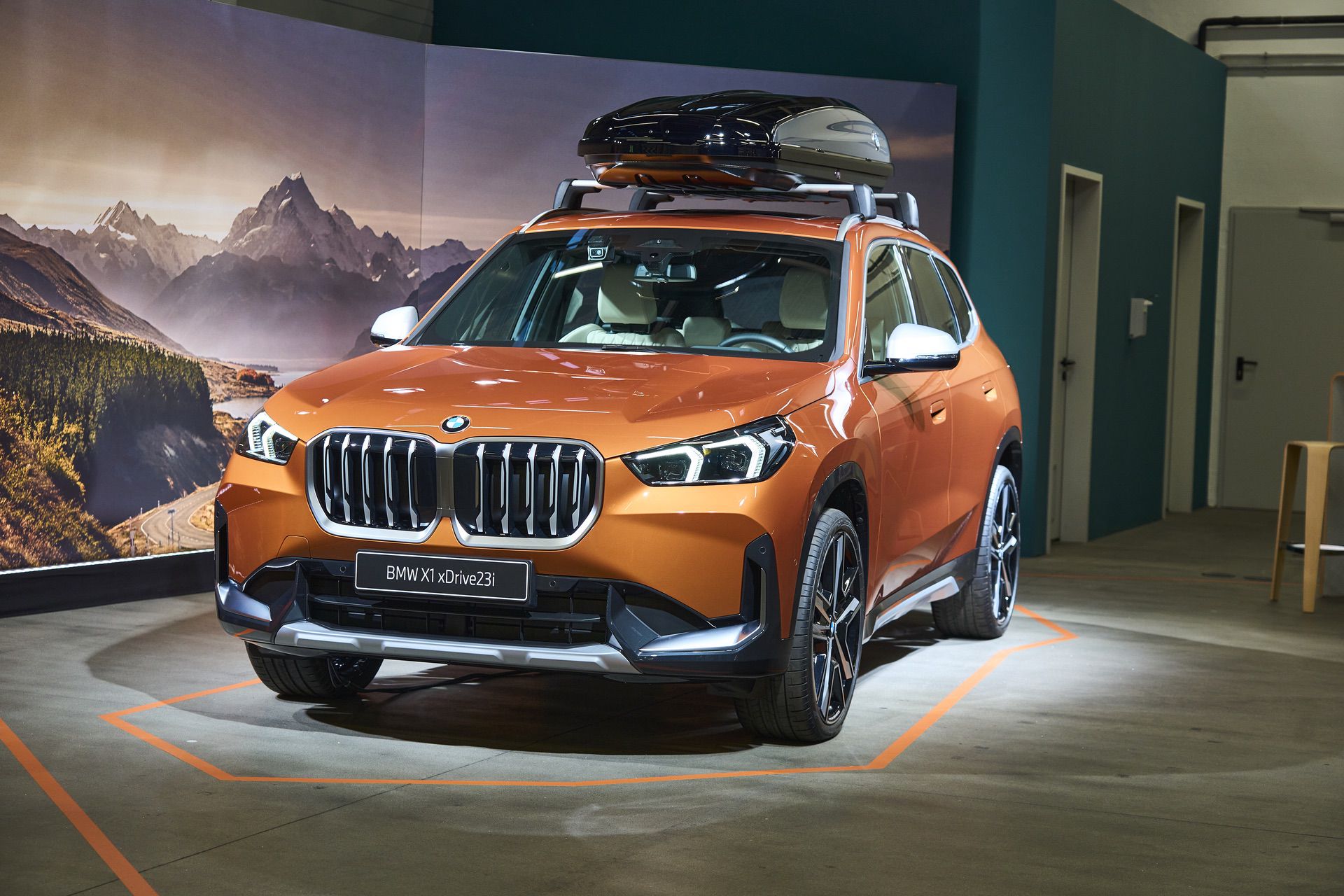 2023 BMW X1 Utah Orange Gets 21-Inch Wheels, Roof Box, Rear-Seat Tray