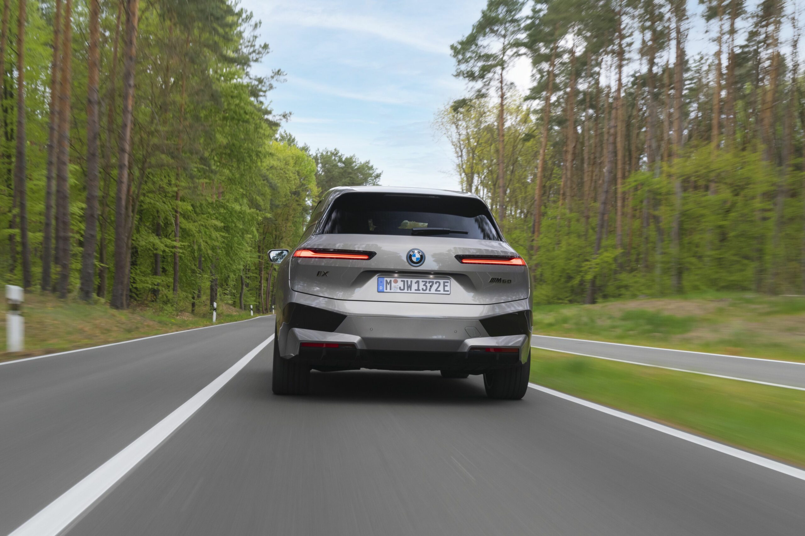 BMW iX M60 Drag Races Audi RS E-Tron GT In Electric Duel
