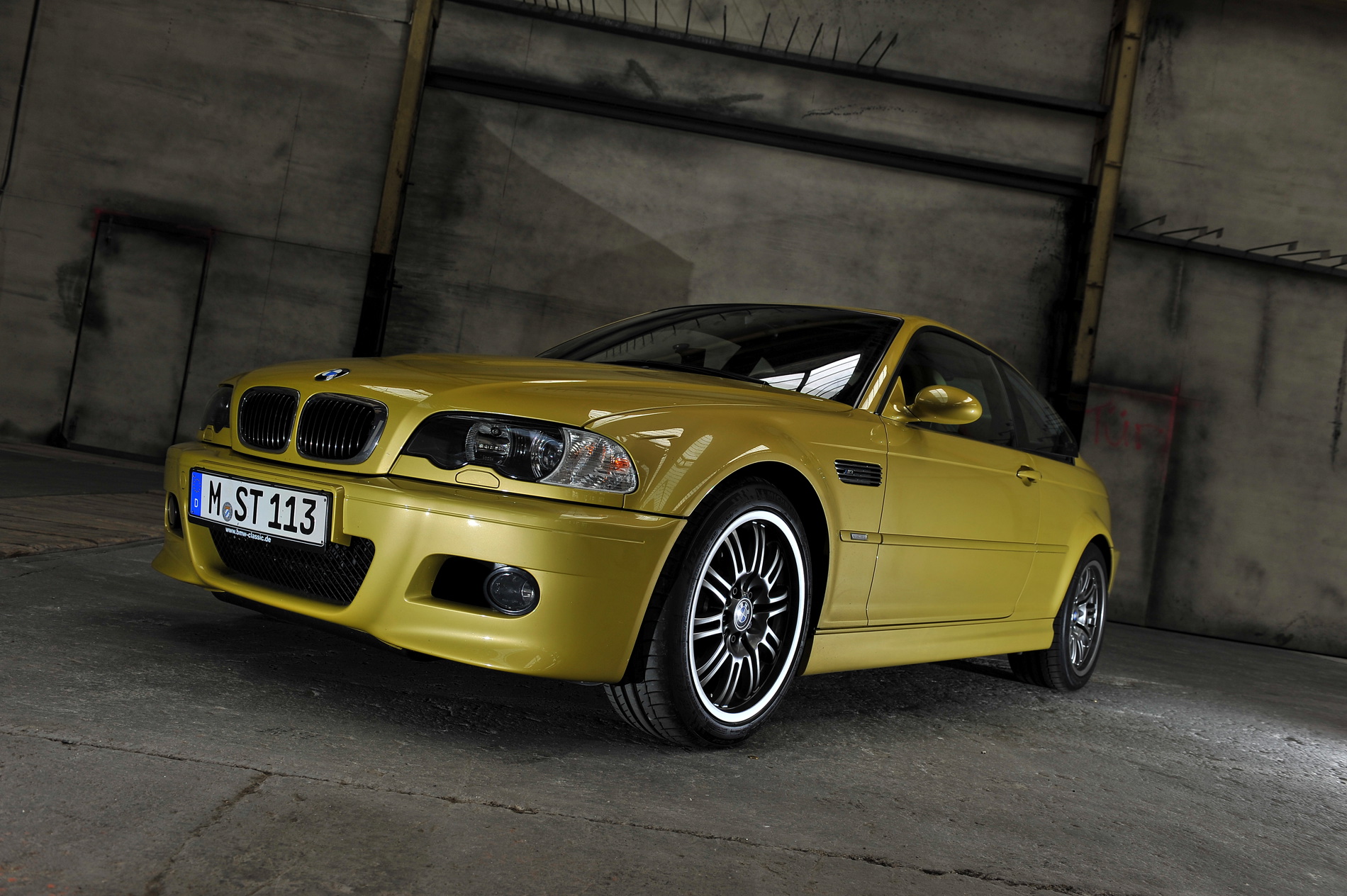 BMW M3 E46 Paint Experiment: Wu-Tang Yellow Pearl With Cobalt Blue Candy