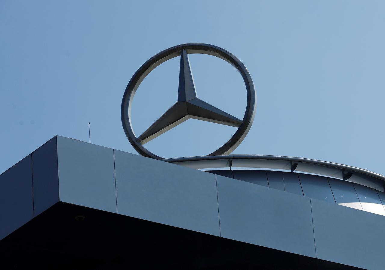 Mercedes-Benz Cuts Prices of Electric Cars in China
