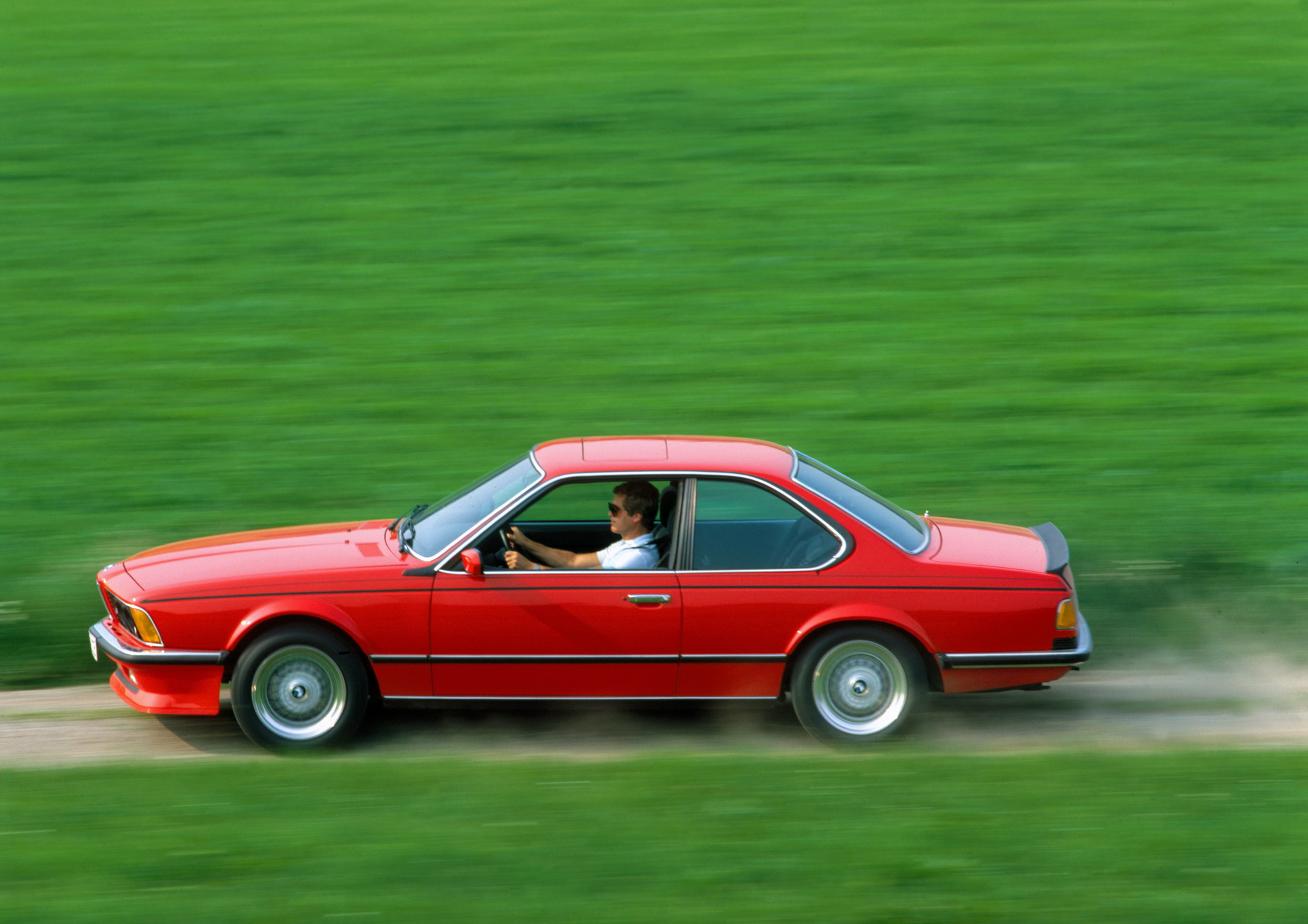 VIDEO: Watch an E24 BMW M6 Drag Race a C4 Corvette
