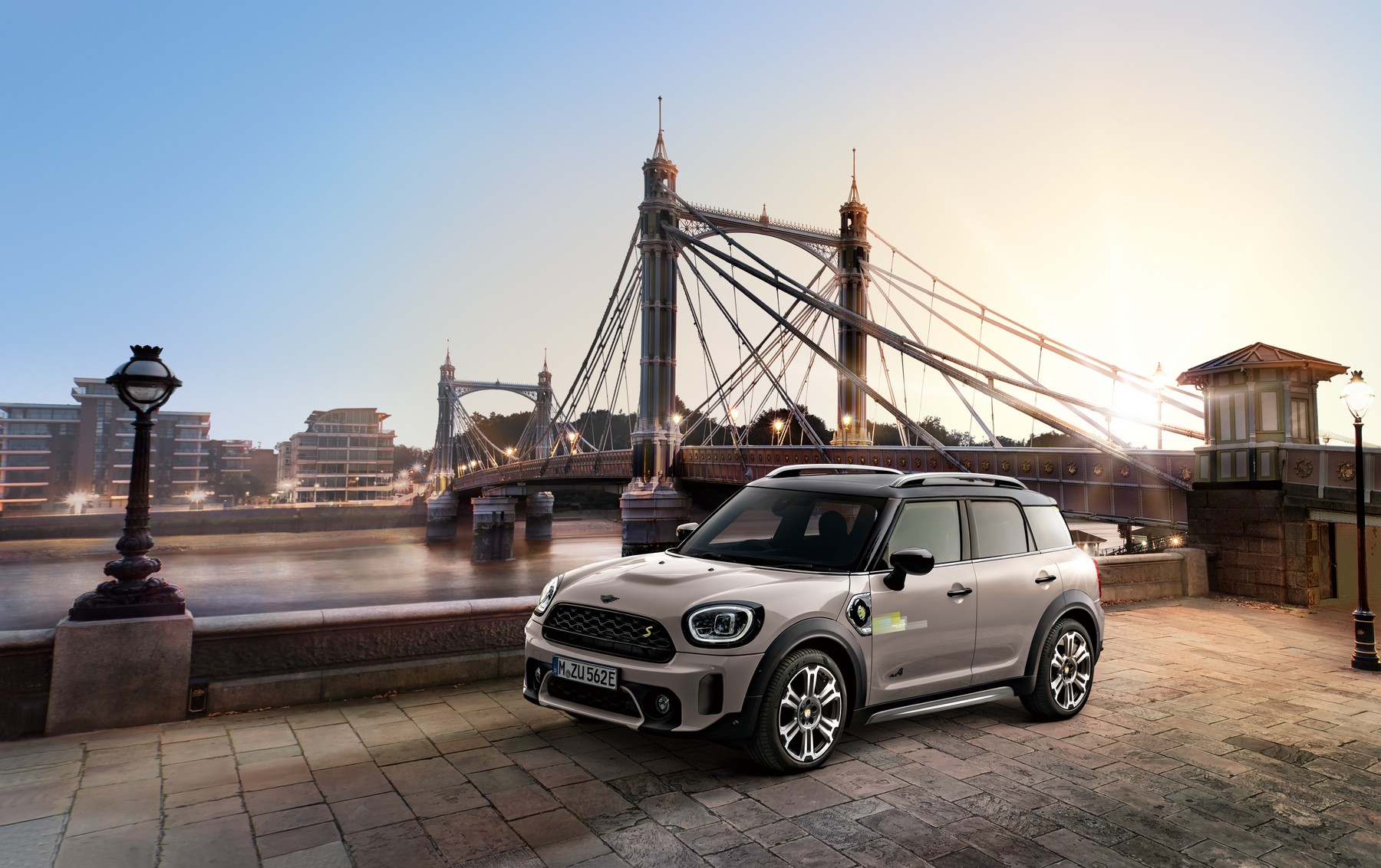 MINI Crossover Albert Bridge Edition PHEV Is A Special Countryman SE For Japan