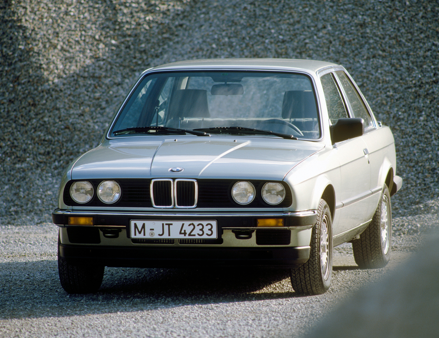 Pristine BMW 3 Series 316i E30 Goes For An Autobahn Top Speed Run