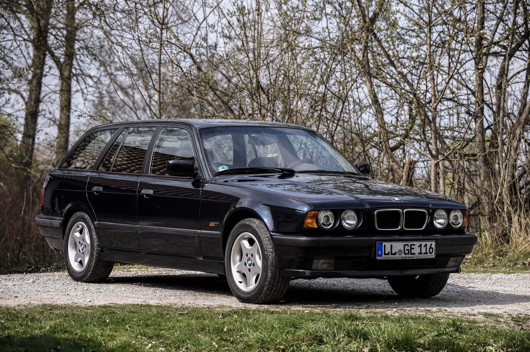 Watch This BMW 5 Series E34 Touring Lose Its 28-Year-Old Window Tint