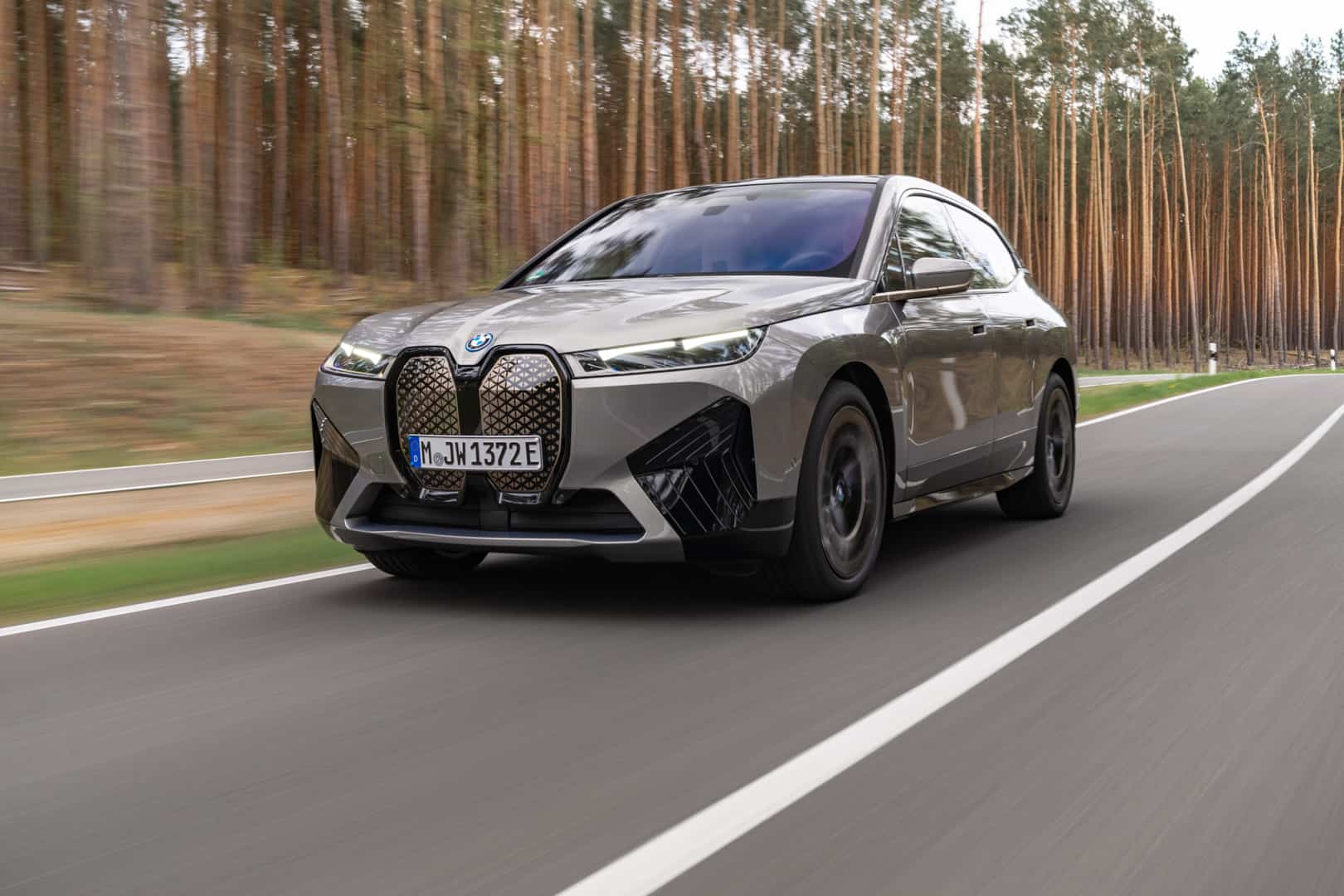 VIDEO: BMW iX M60 Takes on Electric Rivals in New Drag Race