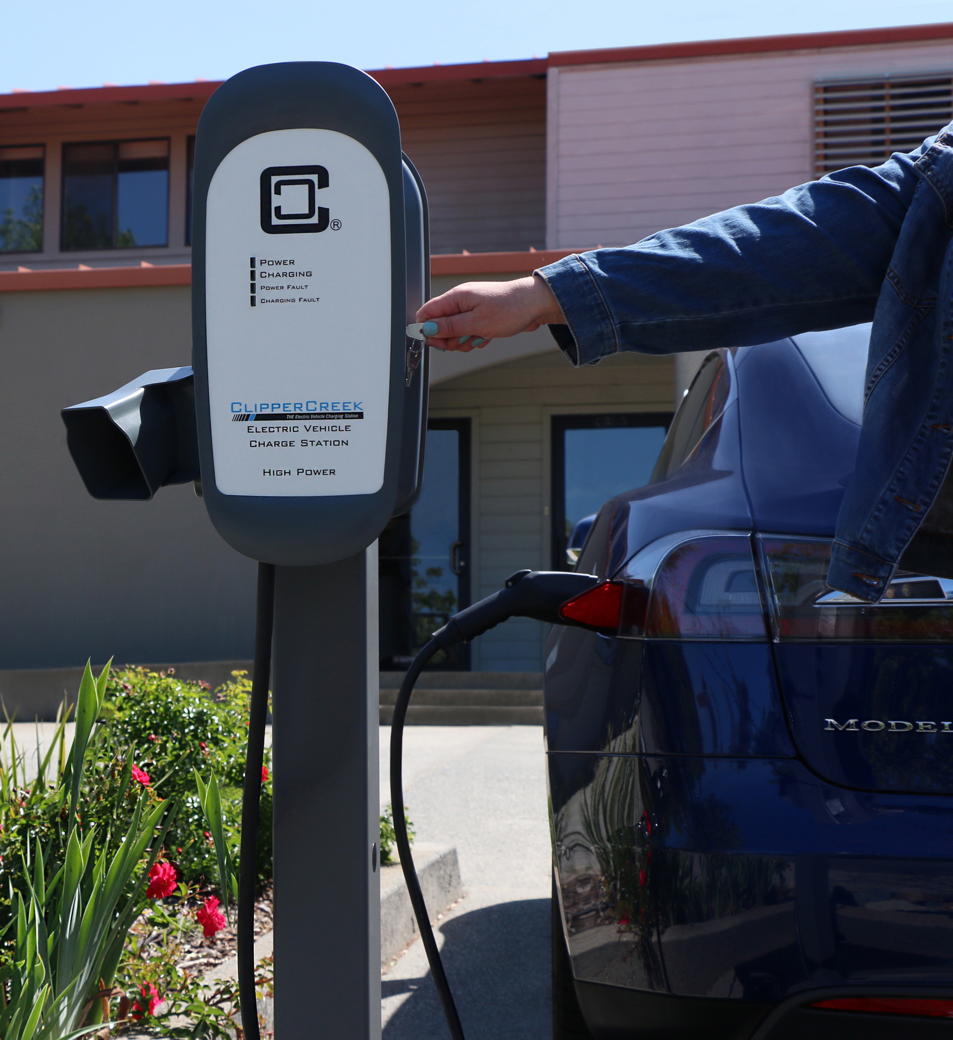 Benefits of Outdoor BMW EV Charging: Personal and Commercial