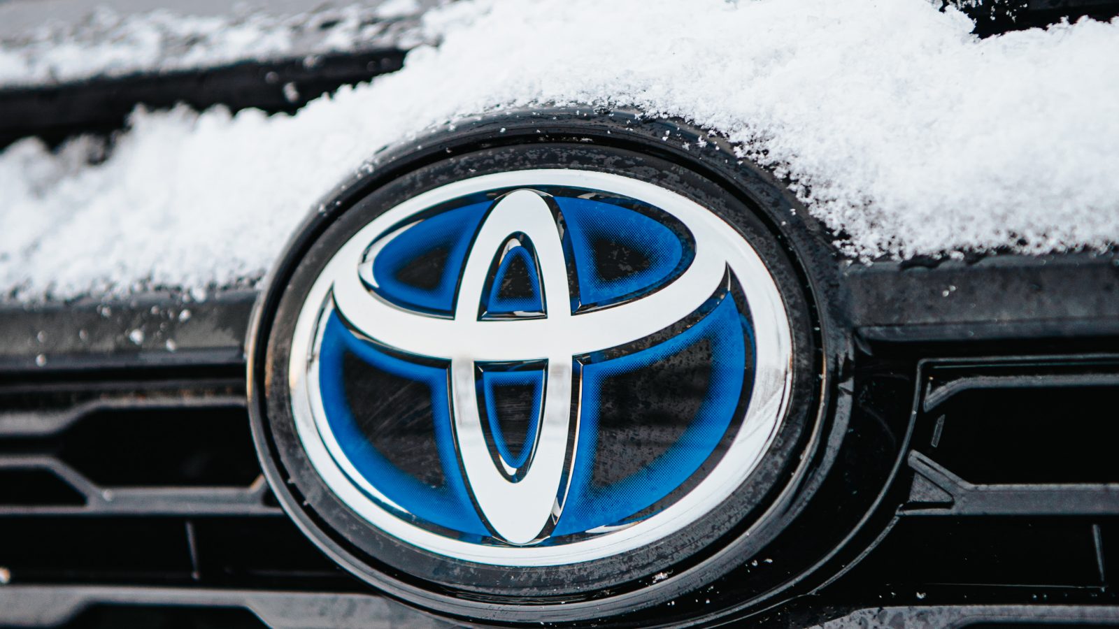 Winter driving: our top tips show you how