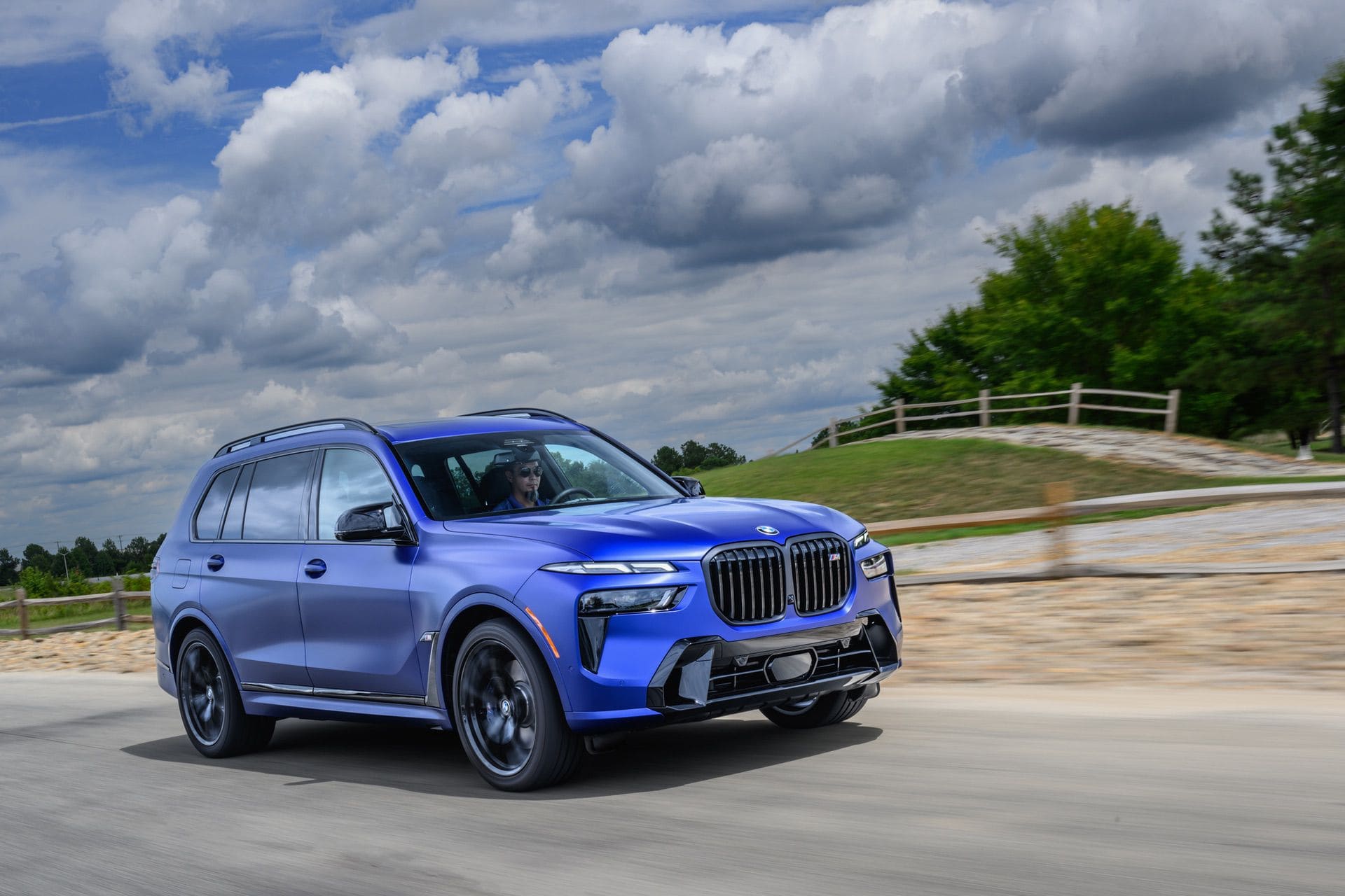VIDEO: Is the BMW X7 M60i the Best BMW Luxury Car?