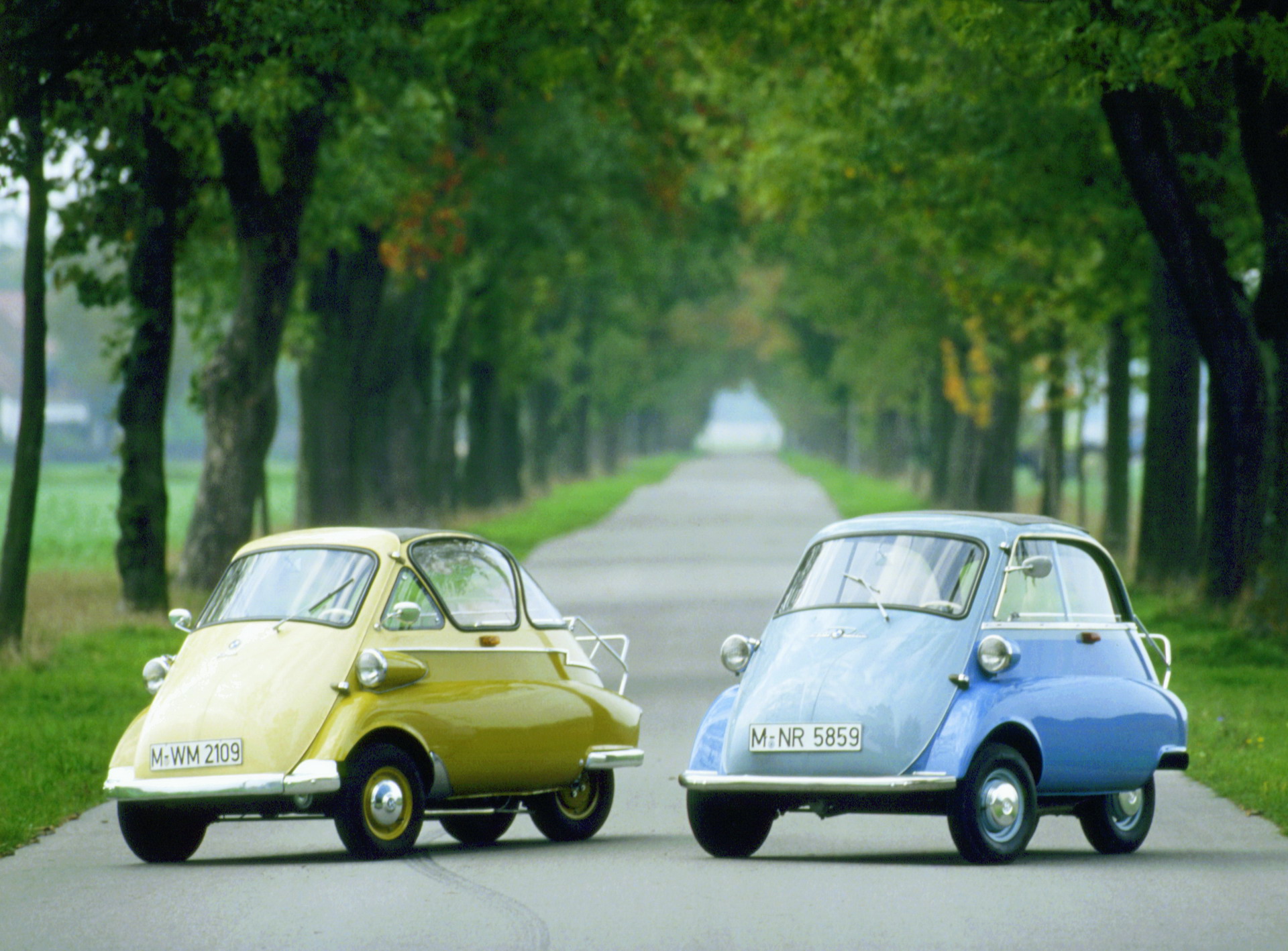 VIDEO: Can the BMW Isetta Take Down its Three-Wheeled Rivals?