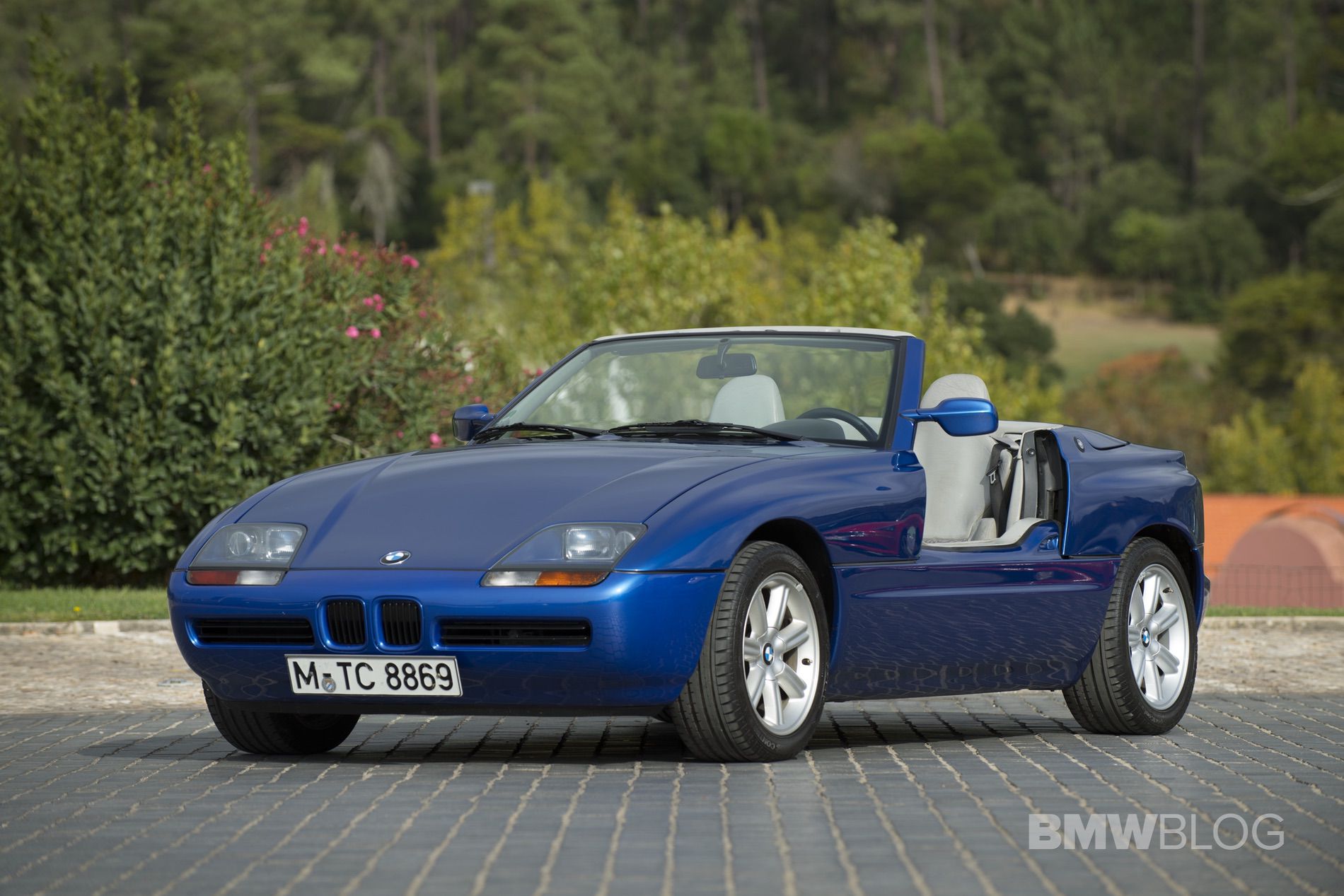 BMW Z1 Video Shows How The Roadster With Vertical Sliding Doors Came To Be