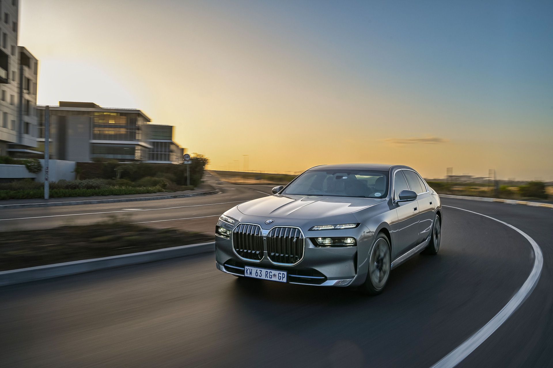 VIDEO: BMW i7 Shows Off Impressive 631 km Range