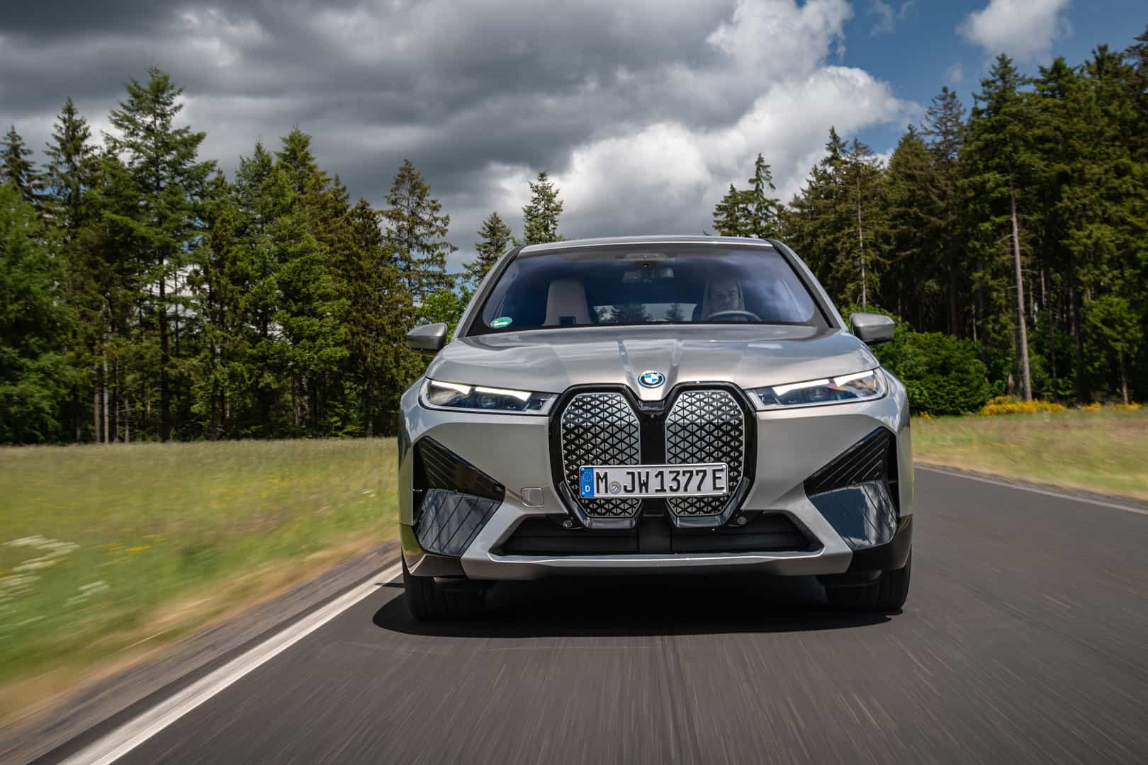 BMW Won't Do Over-the-Air Performance Upgrades Due to Technical Regulations