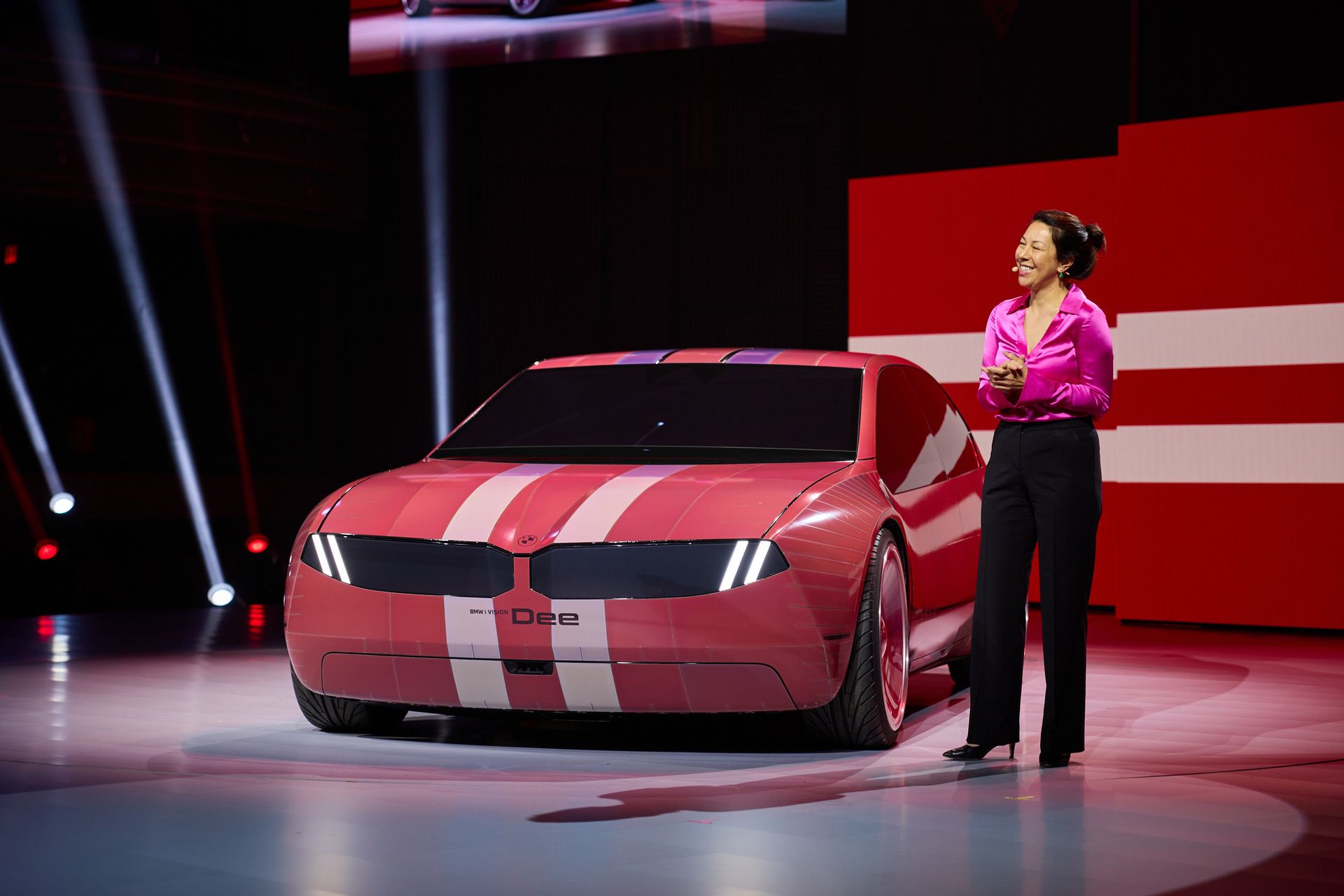 VIDEO: See the BMW i Vision DEE's E Ink Technology in Motion